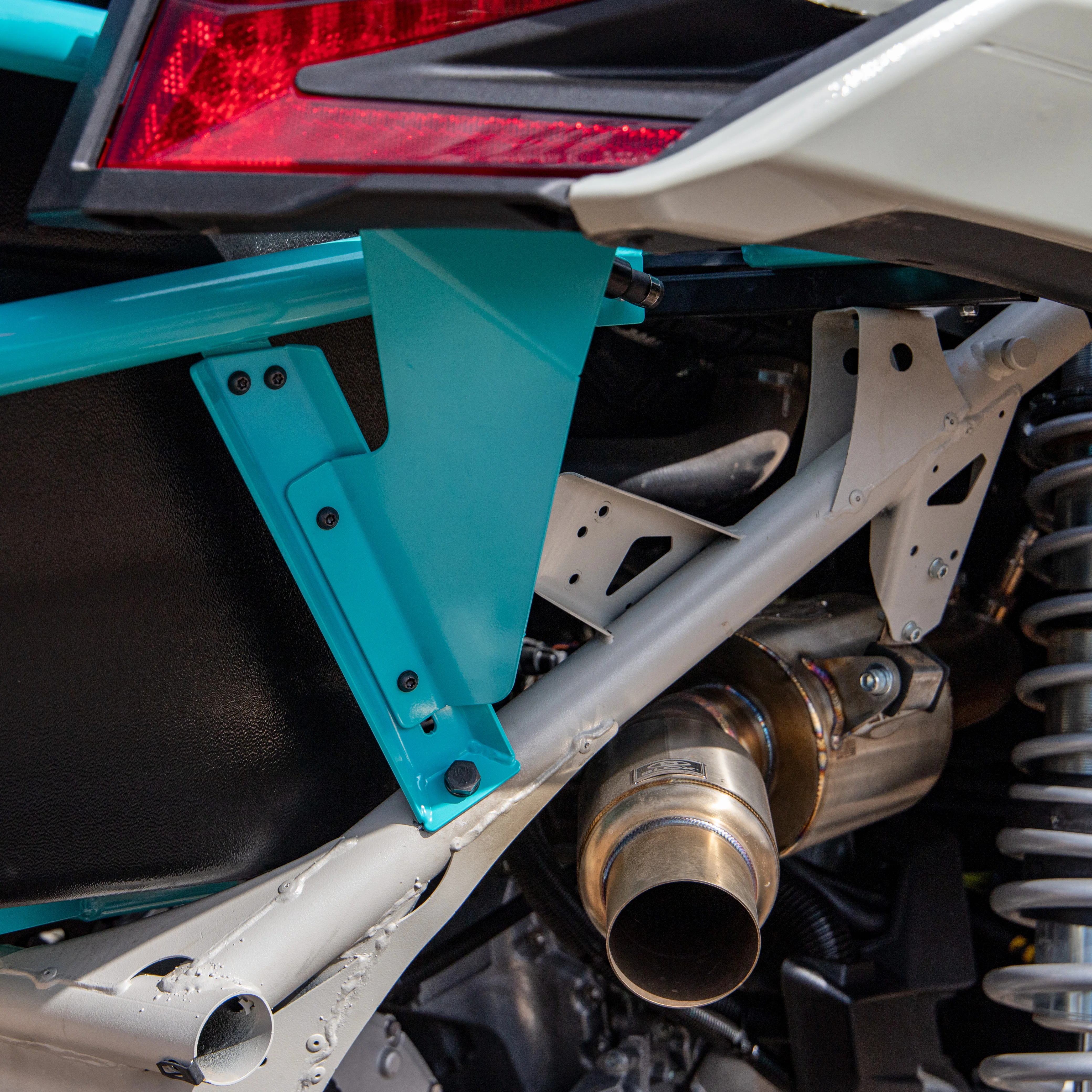 B2G Can Am X3 Rear Storage and Tire Rack - Image 13